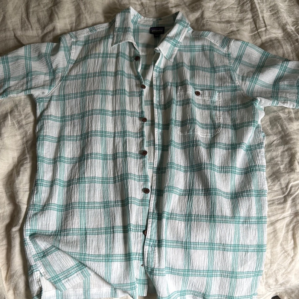 Patagonia Green and White Casual Button Down Shirt. 100% cotton. New no tags